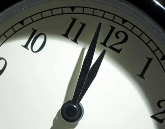 Google, Microsoft, Meta y Amazon se asocian para robarle un segundo al reloj
