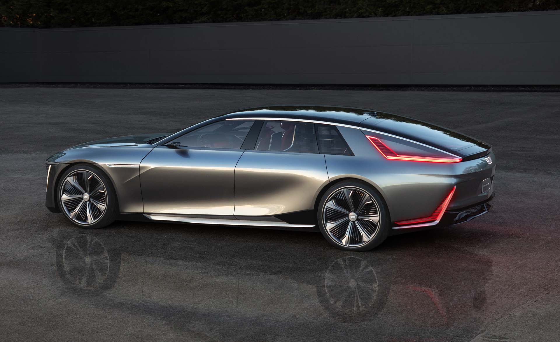 Cadillac revela nuevo sedán eléctrico de $300,000